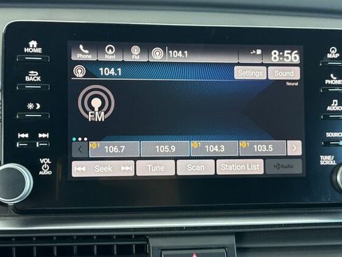 Used 2018 Honda Accord Touring image 17