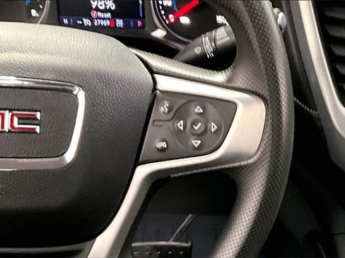 Used 2023 GMC Acadia SLE image 12