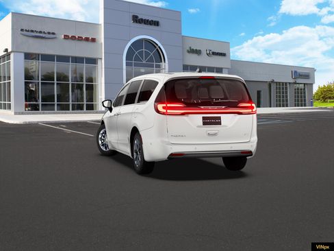 New 2027 Chrysler Pacifica Select AWD/4WD image 5
