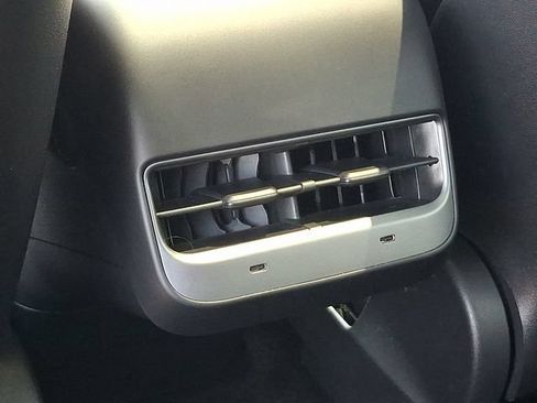 Used 2021 Tesla Model Y Long Range AWD/4WD image 19