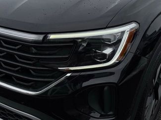 Used 2025 Volkswagen Atlas Cross Sport SE video 2