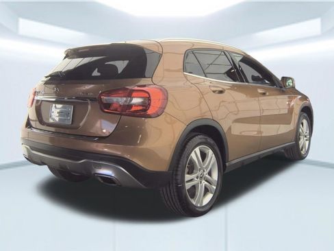 Used 2018 Mercedes-Benz GLA 250 4MATIC w/ Premium Package image 2