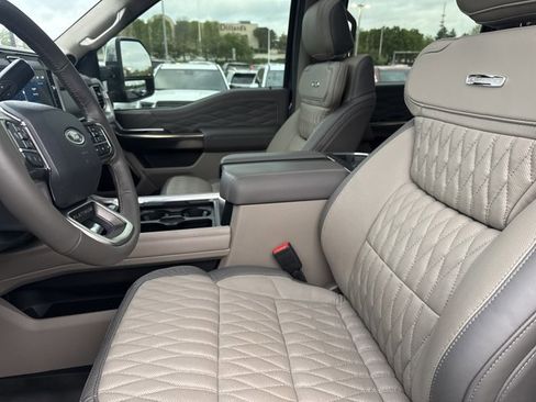 Used 2025 Ford F250 Platinum w/ Platinum Plus Package AWD/4WD image 5