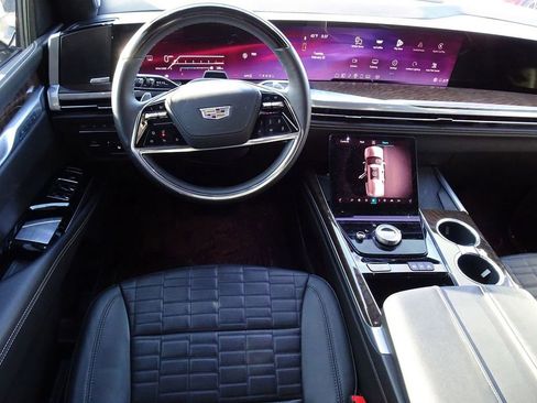 Certified 2025 Cadillac Escalade Sport Platinum w/ LPO, Floor Liner Package image 4