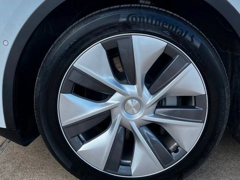 Used 2022 Tesla Model Y Long Range AWD/4WD image 27