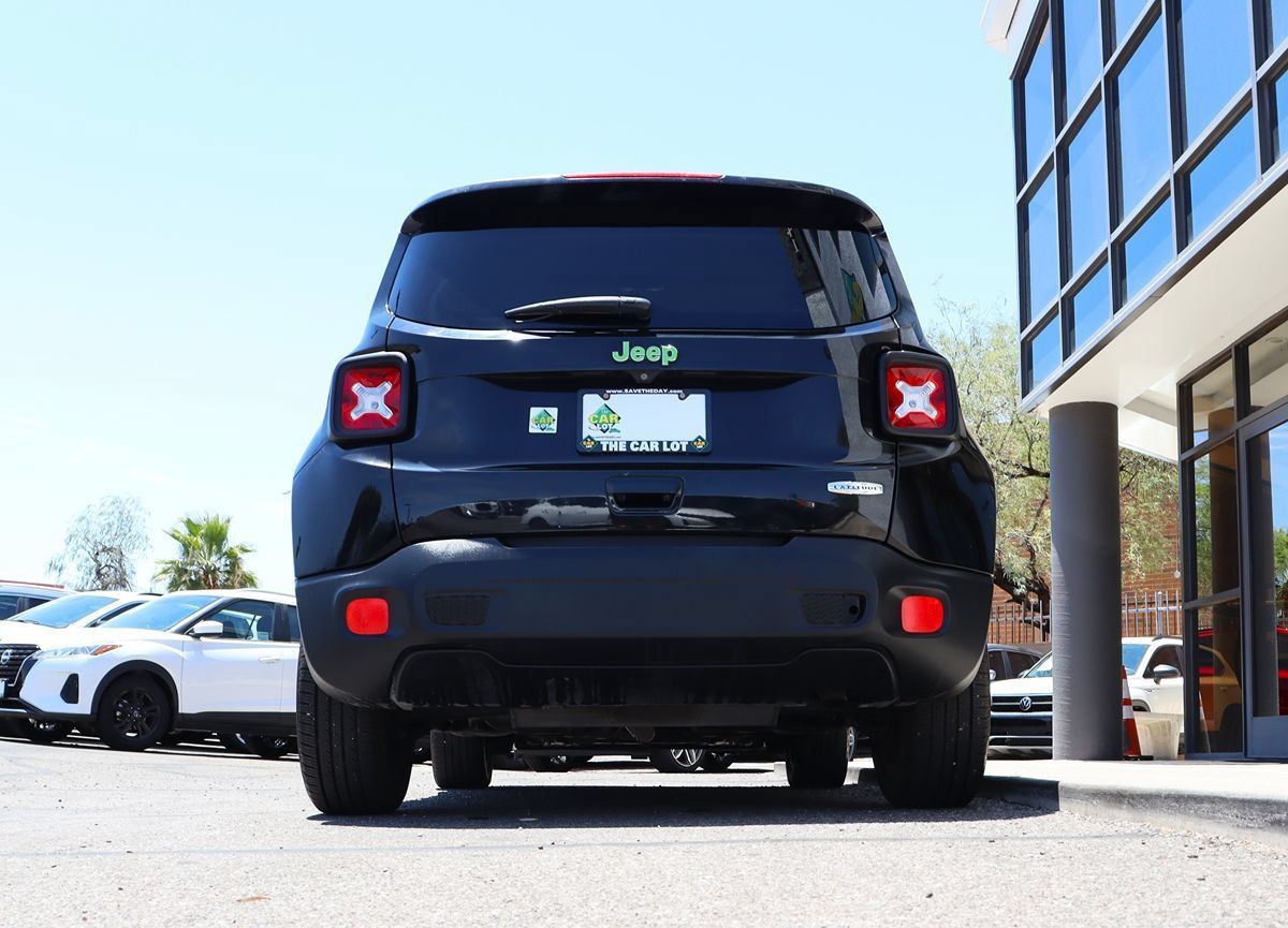 Used 2018 Jeep Renegade Latitude FWD image 13