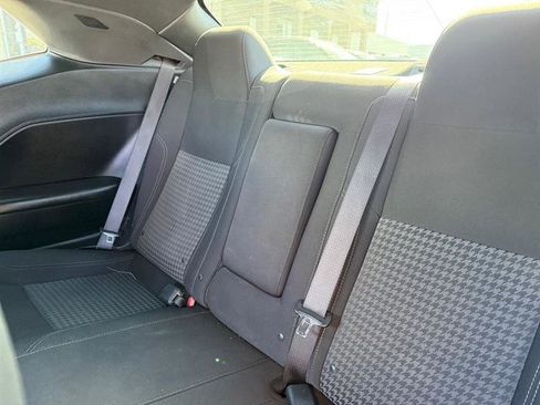 Used 2019 Dodge Challenger SXT image 6