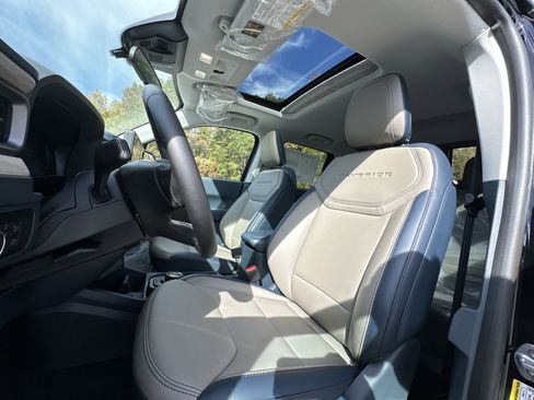 New 2025 Ford Maverick Lariat w/ 4K Tow Package image 24