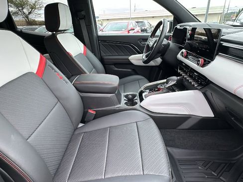 Certified 2024 GMC Canyon AT4X image 15