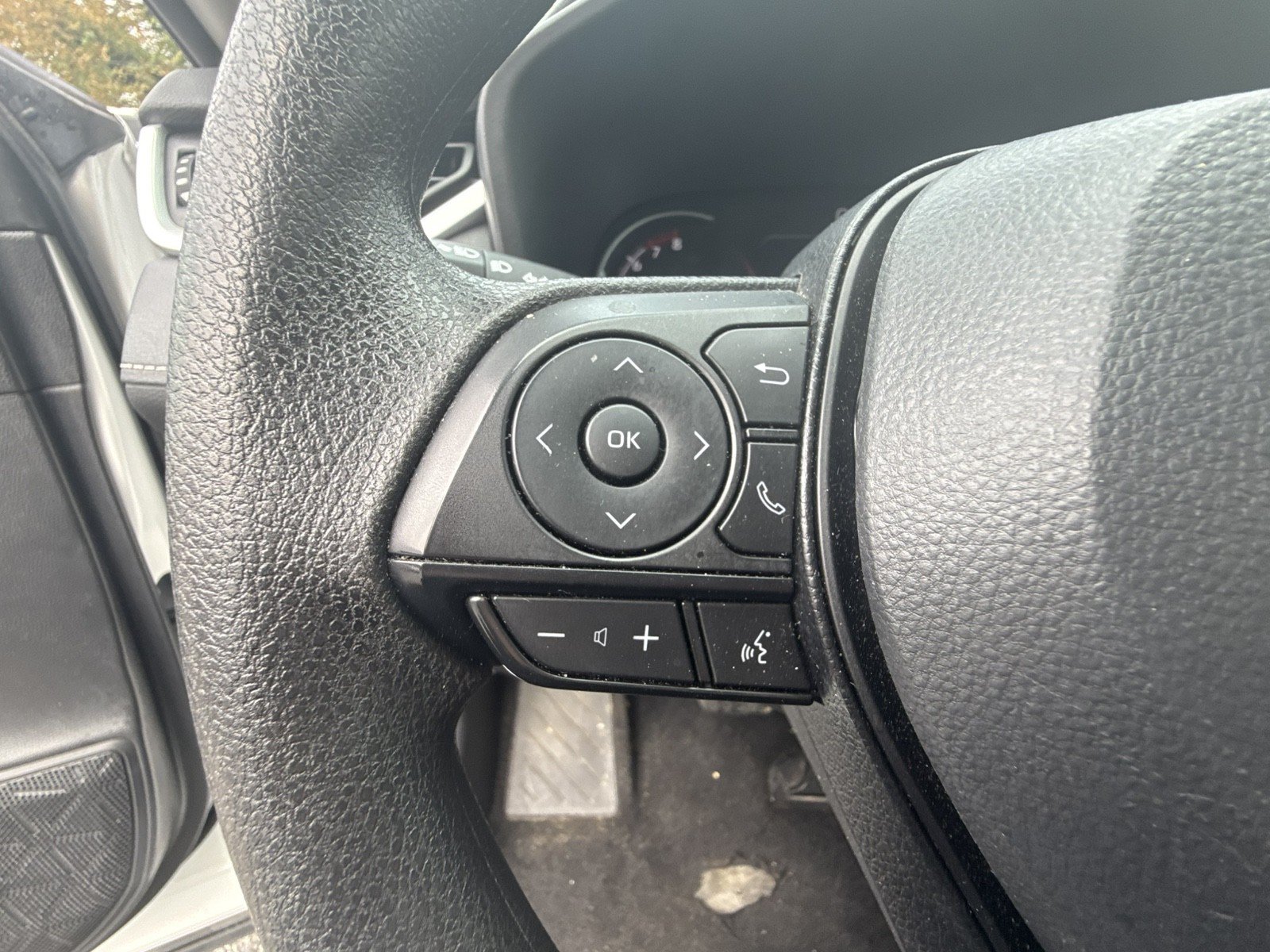 Used 2025 Toyota RAV4 LE AWD/4WD image 20