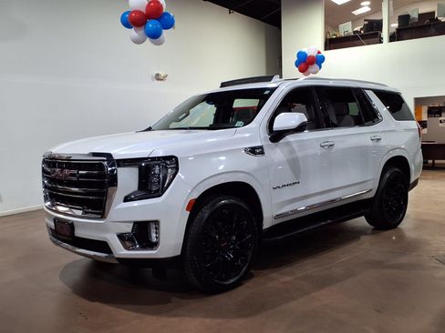 Used 2023 GMC Yukon SLT w/ SLT Luxury Package AWD/4WD image 3