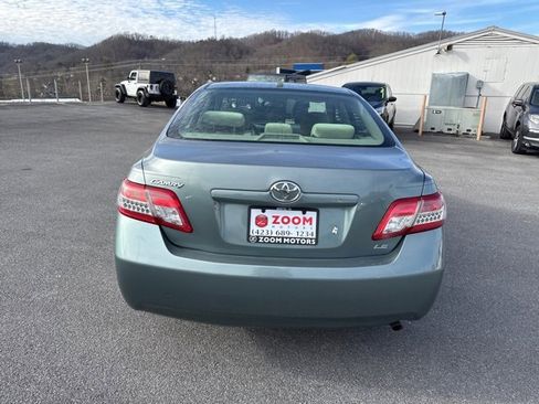 Used 2010 Toyota Camry LE image 7
