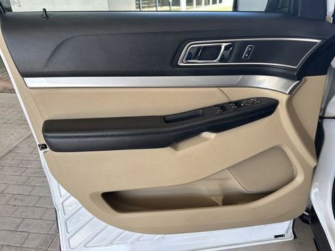 Used 2016 Ford Explorer XLT image 10