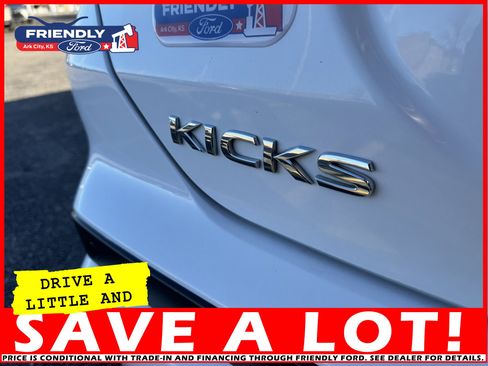 Used 2023 Nissan Kicks SV image 5