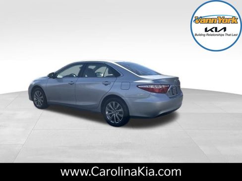 Used 2017 Toyota Camry XLE w/ Moonroof Package image 5