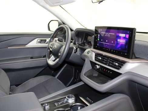 Used 2025 Ford Explorer Active image 37