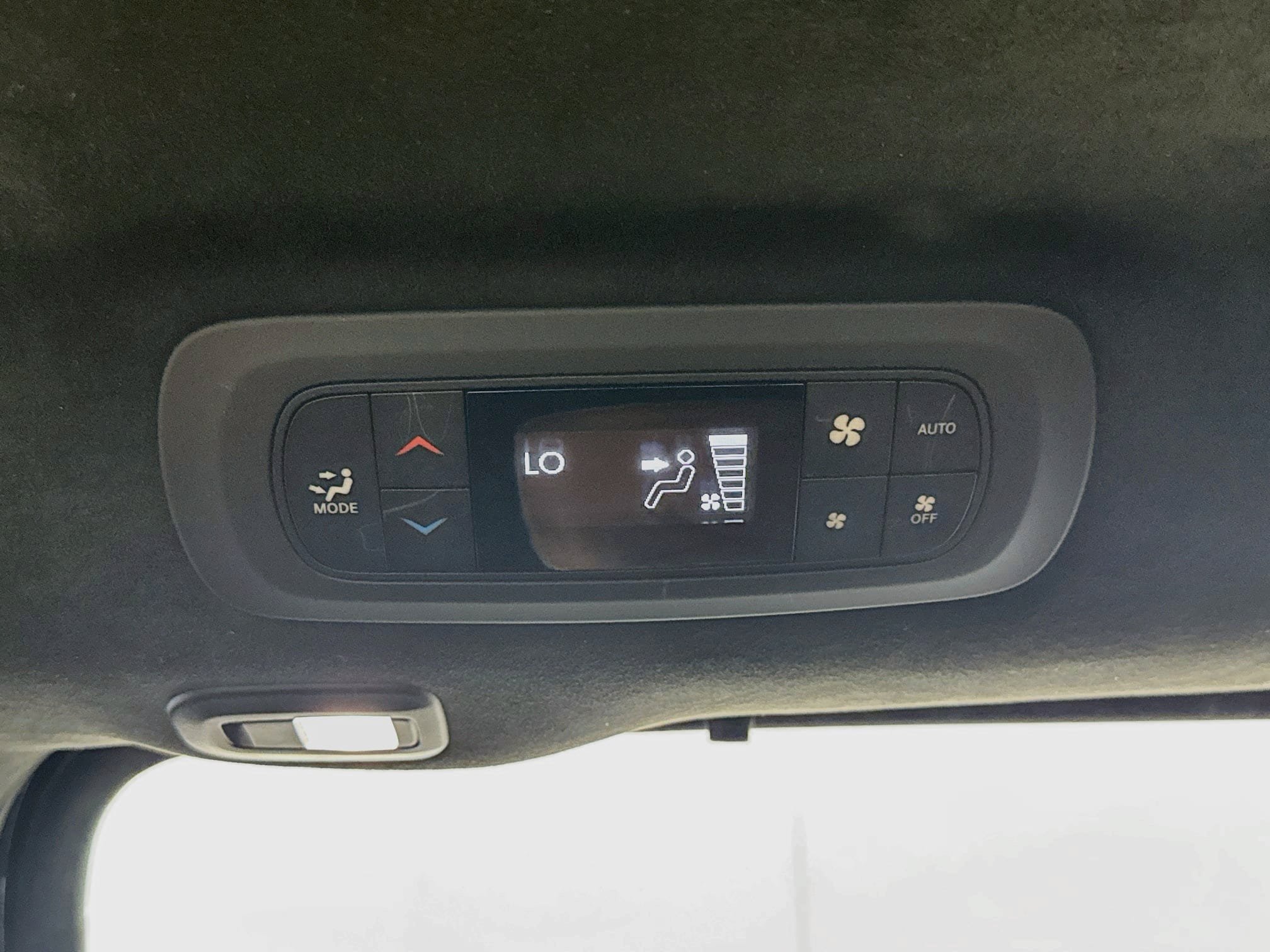 Used 2023 Chrysler Pacifica Pinnacle FWD image 28