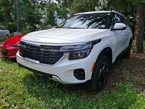 Used 2024 Kia Seltos EX AWD/4WD image 3