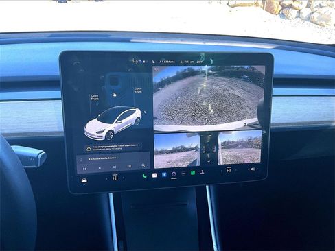 Used 2020 Tesla Model 3 Standard Range image 18
