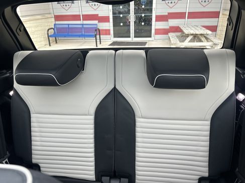 Used 2022 Land Rover Discovery S R-Dynamic image 19