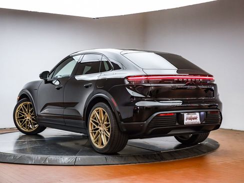 Used 2025 Porsche Macan Electric image 4