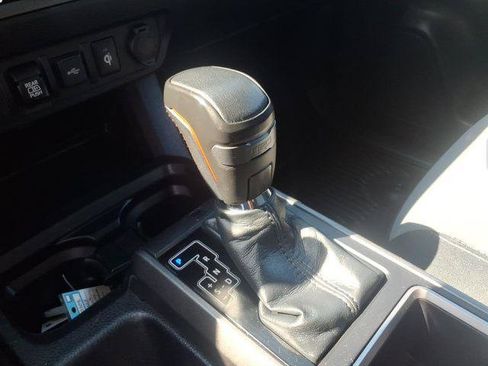 Certified 2022 Toyota Tacoma TRD Off-Road AWD/4WD image 14