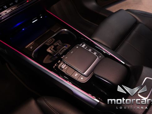 Used 2022 Mercedes-Benz GLB 250 w/ Premium Package image 40