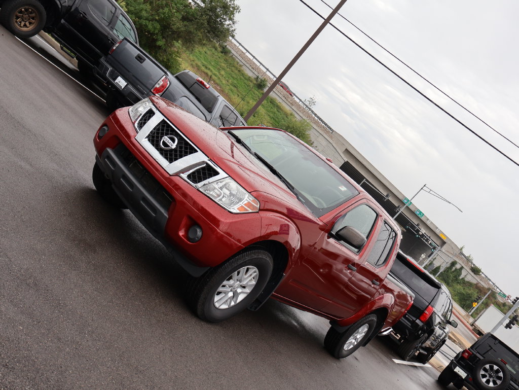 Used 2016 Nissan Frontier SV AWD/4WD image 3
