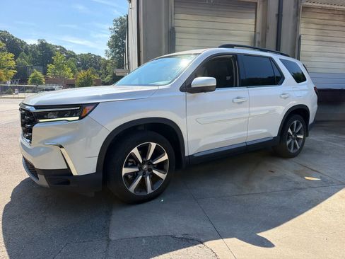 Used 2025 Honda Pilot Elite image 4