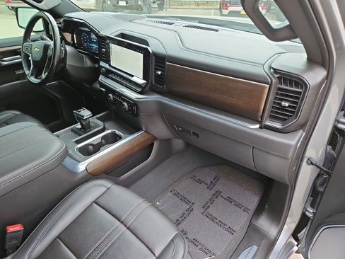 Certified 2024 Chevrolet Silverado 1500 High Country w/ Technology Package image 30