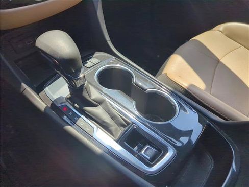 Used 2022 Chevrolet Equinox Premier FWD image 17