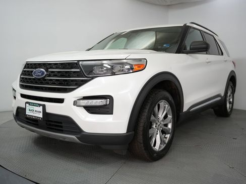 Used 2020 Ford Explorer XLT w/ Equipment Group 202A AWD/4WD image 3