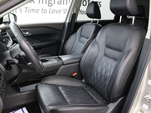 Used 2021 Nissan Rogue Platinum FWD image 16