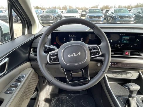 New 2026 Kia Carnival image 13