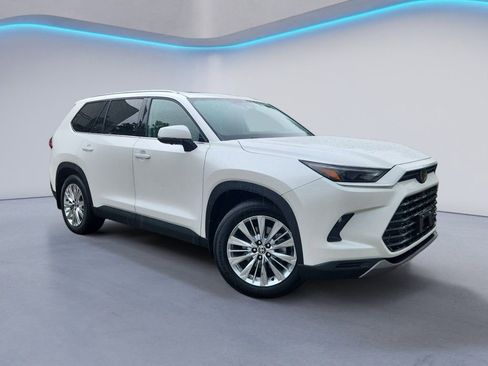 Used 2024 Toyota Grand Highlander AWD image 2