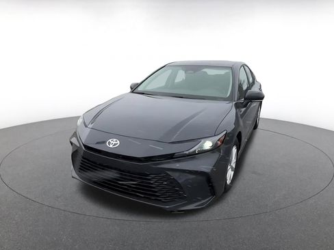 Used 2025 Toyota Camry LE image 7