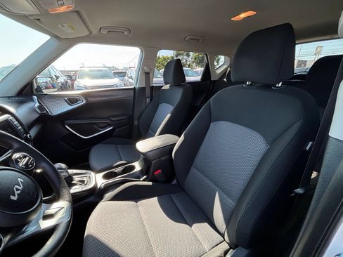 Used 2025 Kia Soul LX w/ LX Technology Package FWD image 37