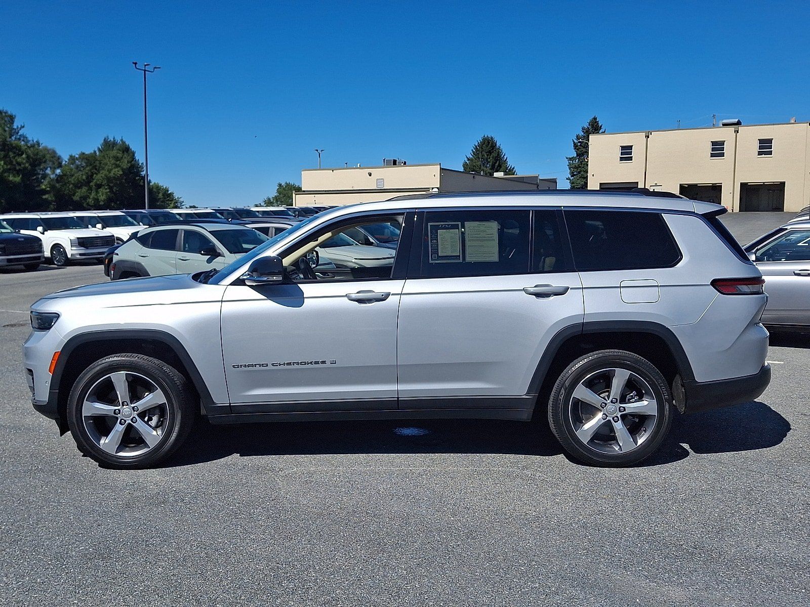 Used 2021 Jeep Grand Cherokee L Limited w/ Luxury Tech Group II AWD/4WD image 8
