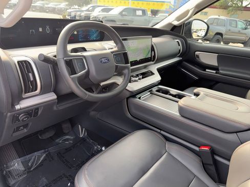 Used 2025 Ford Expedition Active AWD/4WD image 8