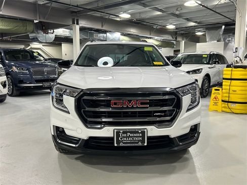 Used 2022 GMC Terrain AT4 w/ Infotainment Package II image 6