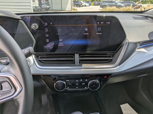 Used 2025 Chevrolet Trax LT w/ LT Convenience Package FWD image 23