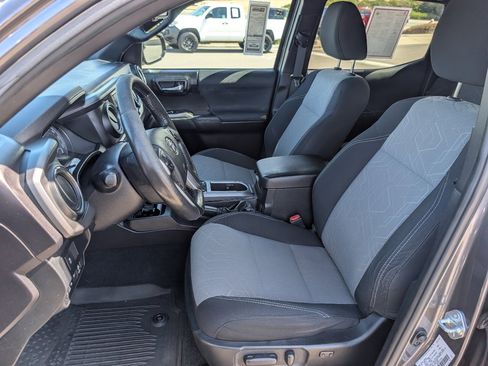 Used 2021 Toyota Tacoma TRD Sport w/ Technology Package RWD image 2