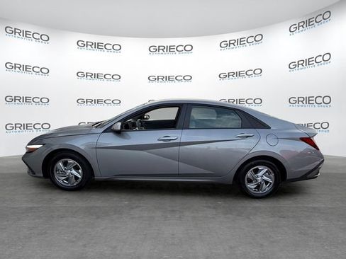 Used 2024 Hyundai Elantra SE FWD image 4