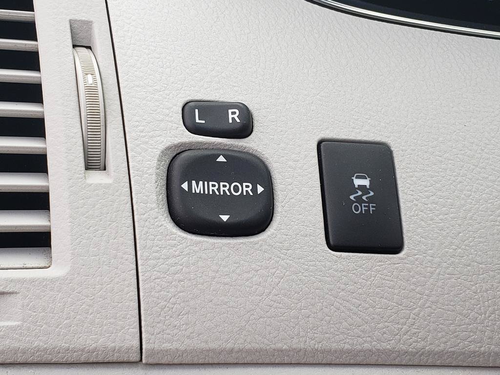 Used 2011 Toyota Avalon Limited FWD image 19