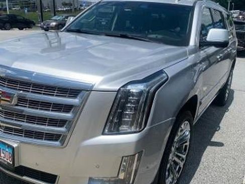 Used 2018 Cadillac Escalade ESV Premium Luxury w/ LPO, Radiant Package AWD/4WD image 3