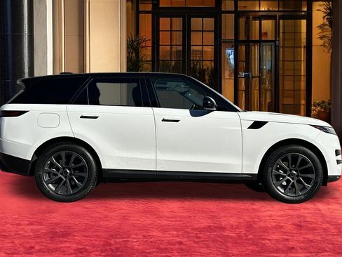 Used 2024 Land Rover Range Rover Sport SE image 9