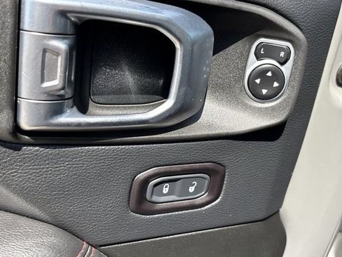 Used 2018 Jeep Wrangler Unlimited Rubicon w/ Dual Top Group AWD/4WD image 24