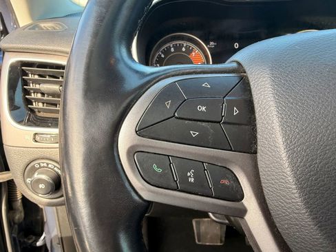 Used 2019 Jeep Cherokee Limited AWD/4WD image 16