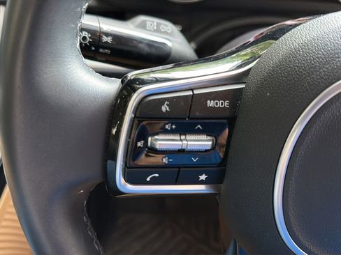 Used 2024 Kia Carnival LX FWD image 21