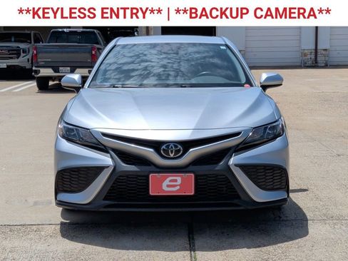 Used 2021 Toyota Camry SE FWD image 2